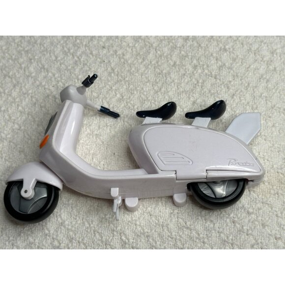 Bratz Lil Mini White 2 Seater Vespa Scooter Sidecar 6" Long Rare 2002 Toy girl - Picture 2 of 10